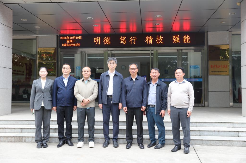 老挝华潘省调研团一行来我校考察调研