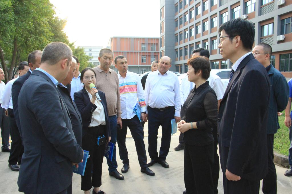 乌兹别克斯坦撒马尔罕州政企代表团来我院参观考察